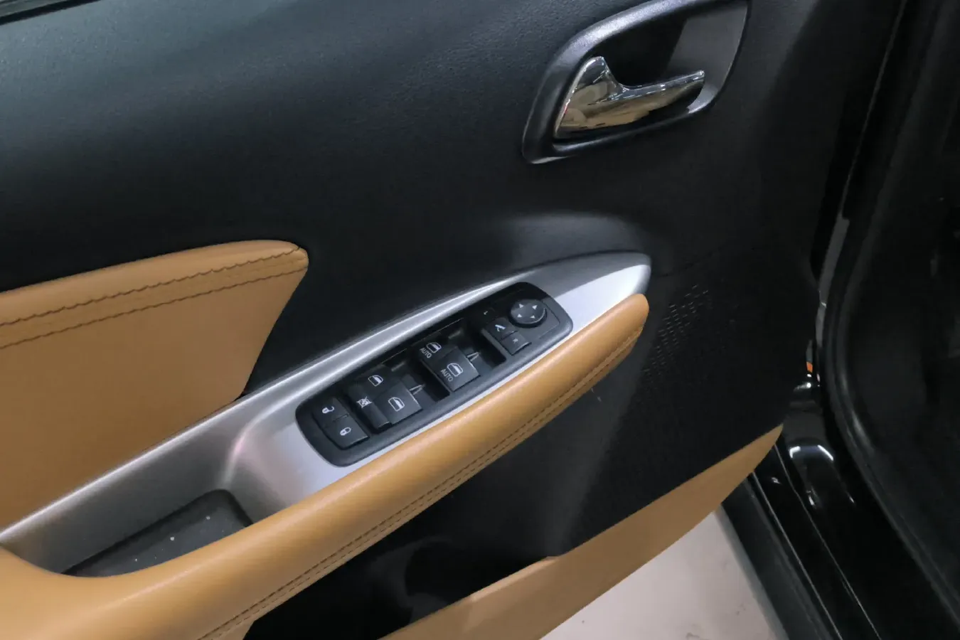 2013 Dodge JCUV 2.4L 170HP L4 6AT,autocango,china used car exporter,china ev exporter,chinese used car exporter,chinese used ev exporter