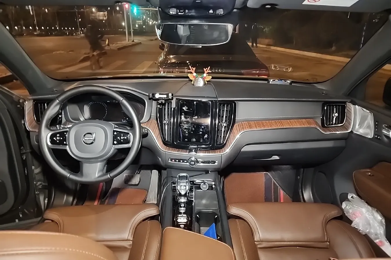 2021 Volvo XC60 2.0T 303HP L4 8AT PHEV 11.6KWH,autocango,china used car exporter,china ev exporter,chinese used car exporter,chinese used ev exporter