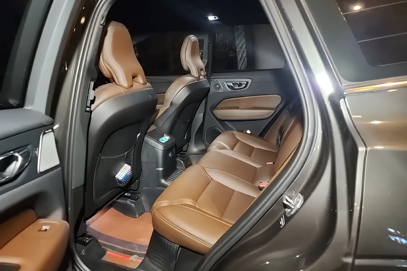 2021 Volvo XC60 2.0T 303HP L4 8AT PHEV 11.6KWH,autocango,china used car exporter,china ev exporter,chinese used car exporter,chinese used ev exporter