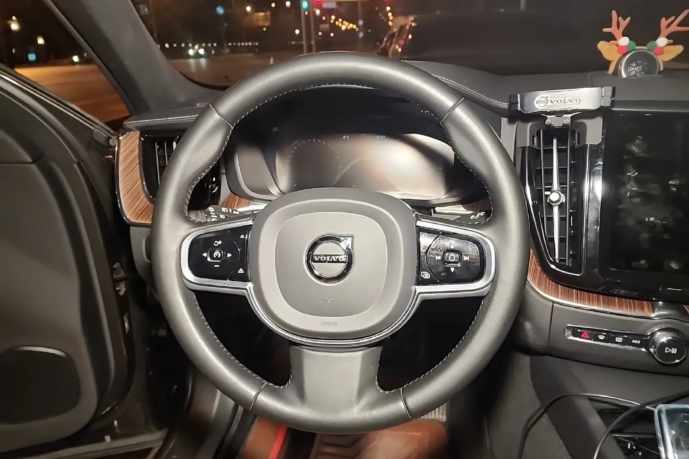 2021 Volvo XC60 2.0T 303HP L4 8AT PHEV 11.6KWH,autocango,china used car exporter,china ev exporter,chinese used car exporter,chinese used ev exporter