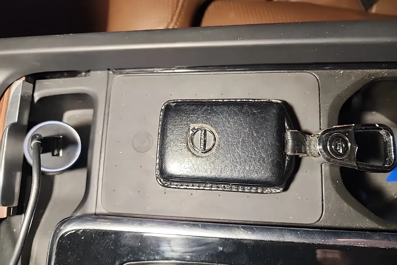 2021 Volvo XC60 2.0T 303HP L4 8AT PHEV 11.6KWH,autocango,china used car exporter,china ev exporter,chinese used car exporter,chinese used ev exporter