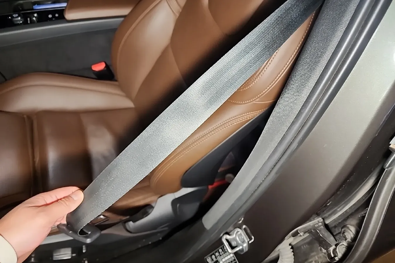 2021 Volvo XC60 2.0T 303HP L4 8AT PHEV 11.6KWH,autocango,china used car exporter,china ev exporter,chinese used car exporter,chinese used ev exporter