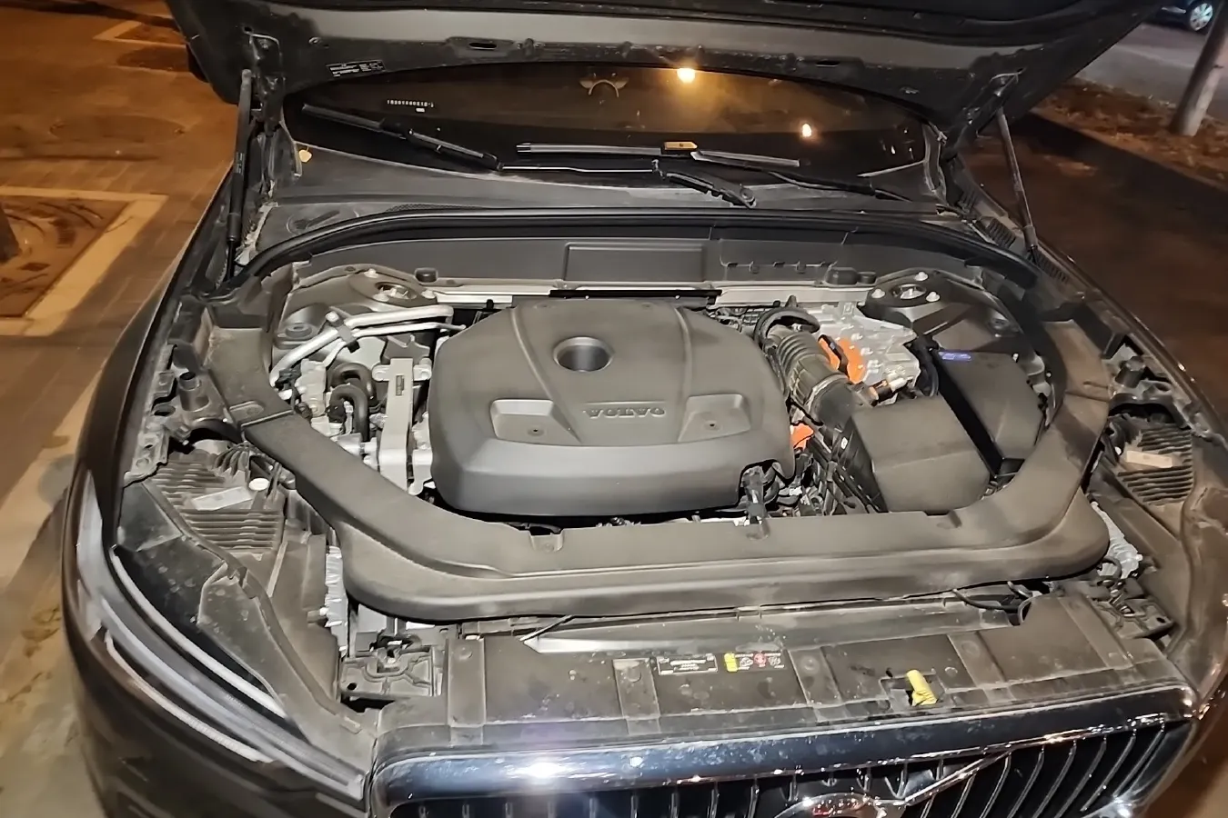 2021 Volvo XC60 2.0T 303HP L4 8AT PHEV 11.6KWH,autocango,china used car exporter,china ev exporter,chinese used car exporter,chinese used ev exporter