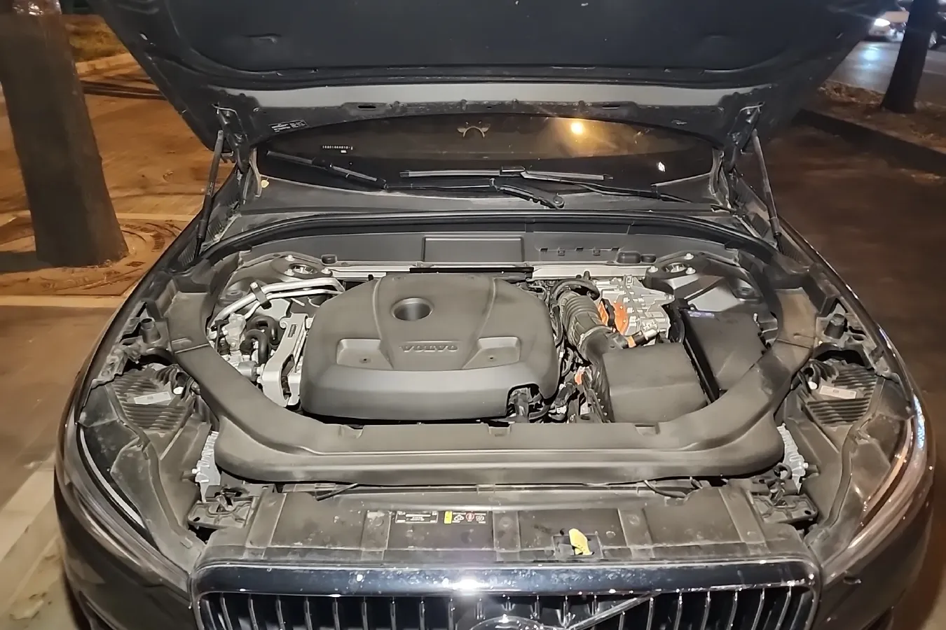 2021 Volvo XC60 2.0T 303HP L4 8AT PHEV 11.6KWH,autocango,china used car exporter,china ev exporter,chinese used car exporter,chinese used ev exporter