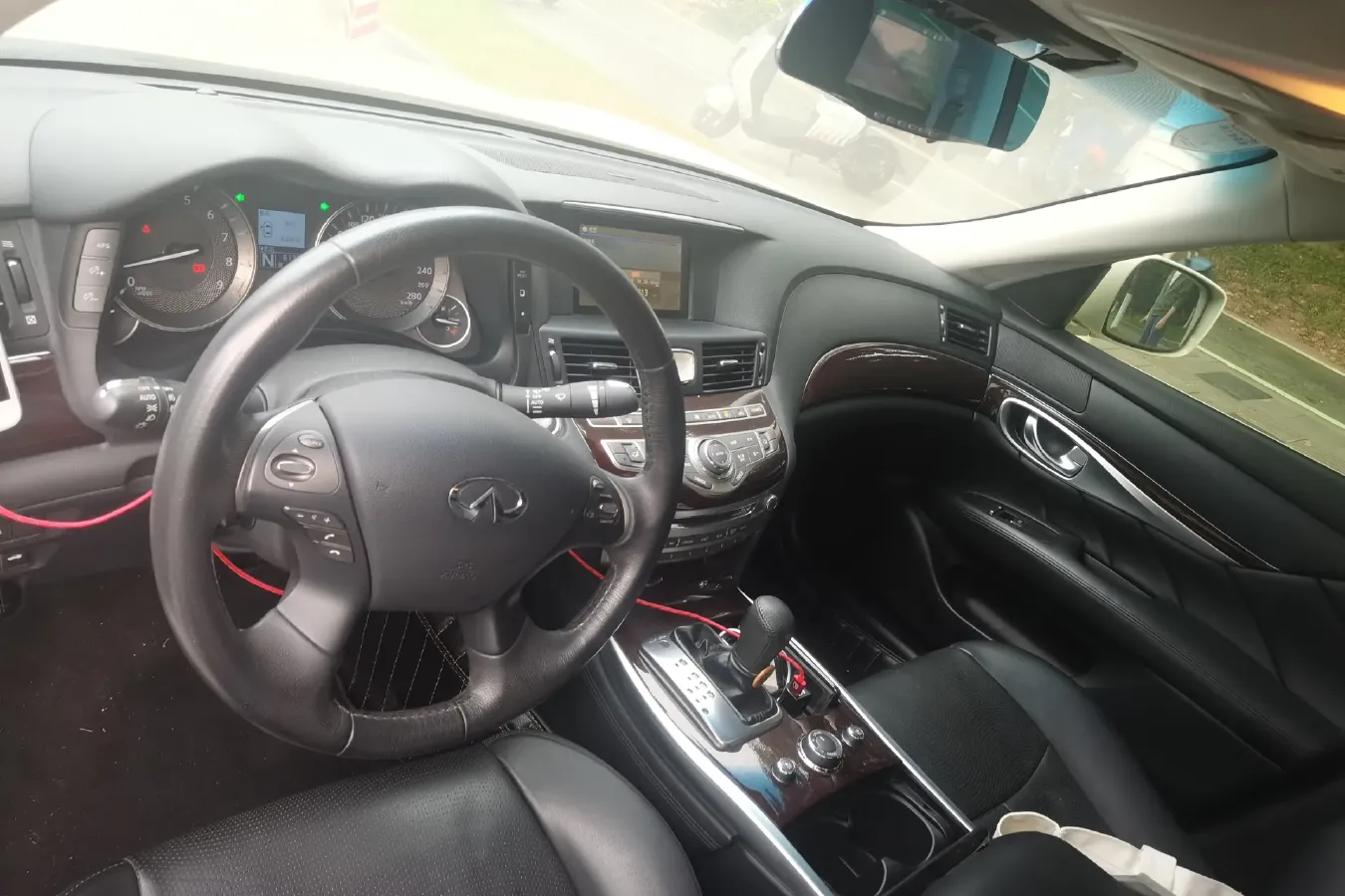 2013 Infiniti Q70 2.5L 235HP V6 7AT,autocango,china used car exporter,china ev exporter,chinese used car exporter,chinese used ev exporter