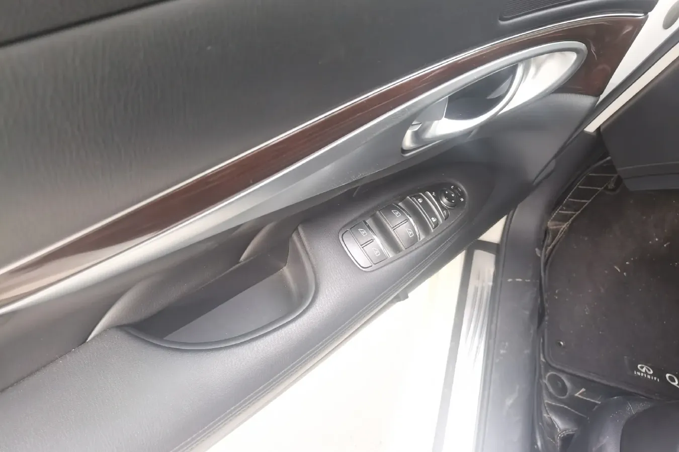 2013 Infiniti Q70 2.5L 235HP V6 7AT,autocango,china used car exporter,china ev exporter,chinese used car exporter,chinese used ev exporter