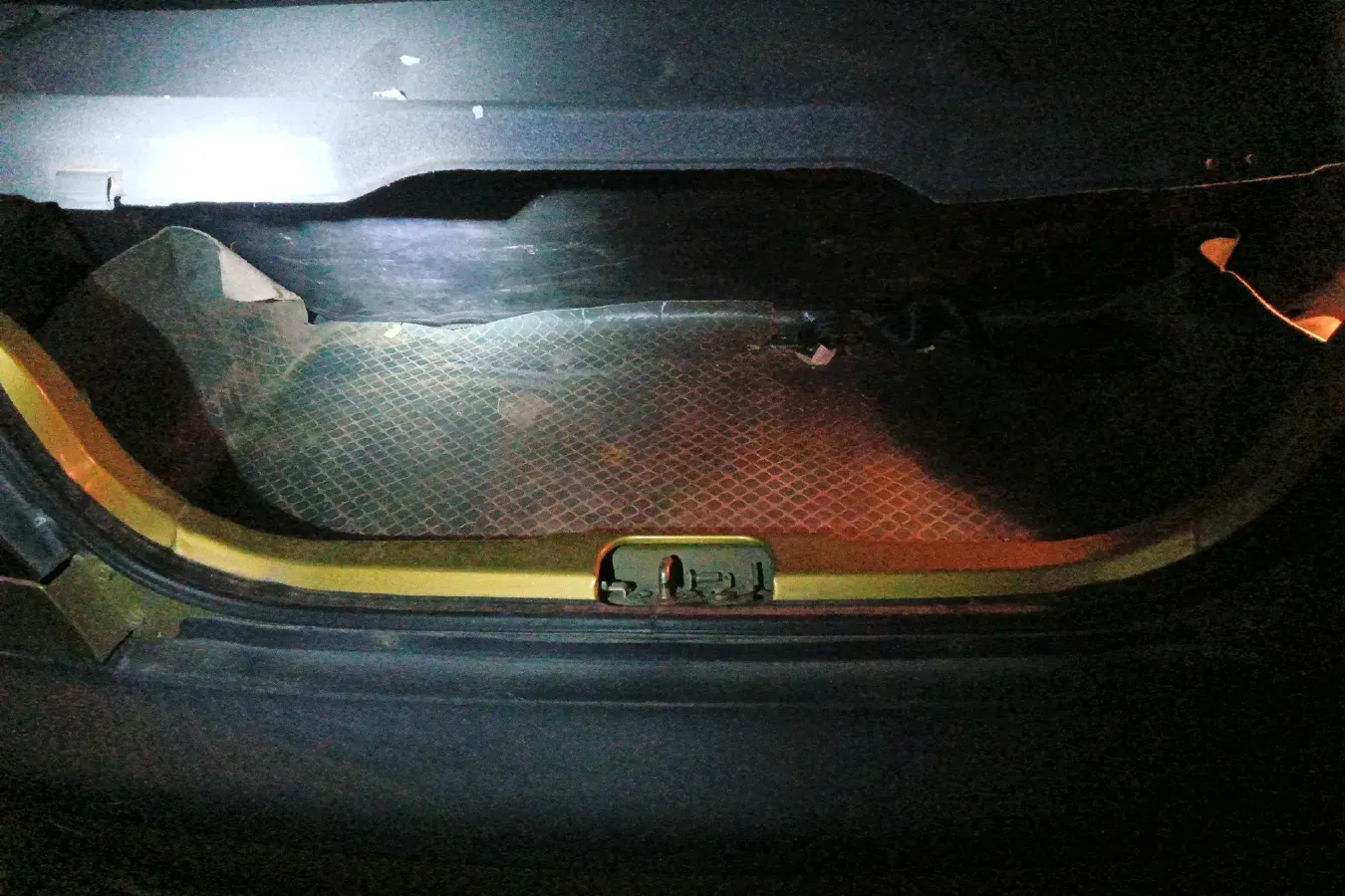 2010 BaoJun LeChi 1.0L 69HP L4 5MT,autocango,china used car exporter,china ev exporter,chinese used car exporter,chinese used ev exporter