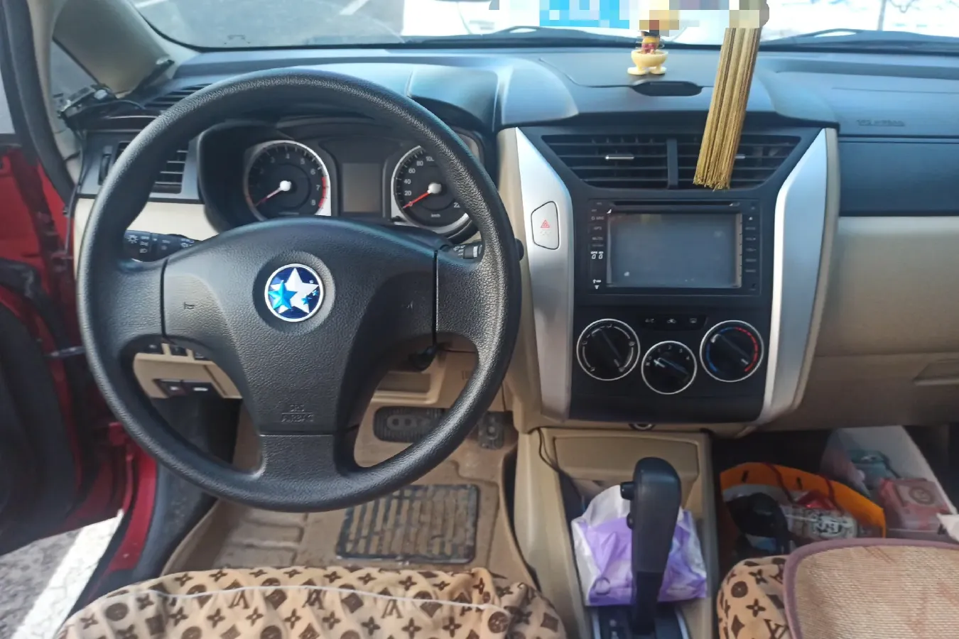 2013 Venucia R50 1.6L 117HP L4 4AT,autocango,china used car exporter,china ev exporter,chinese used car exporter,chinese used ev exporter