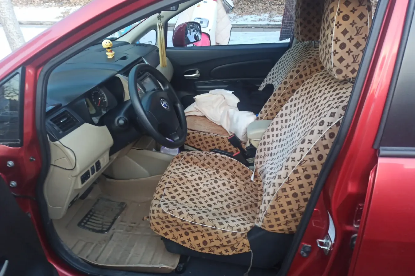 2013 Venucia R50 1.6L 117HP L4 4AT,autocango,china used car exporter,china ev exporter,chinese used car exporter,chinese used ev exporter