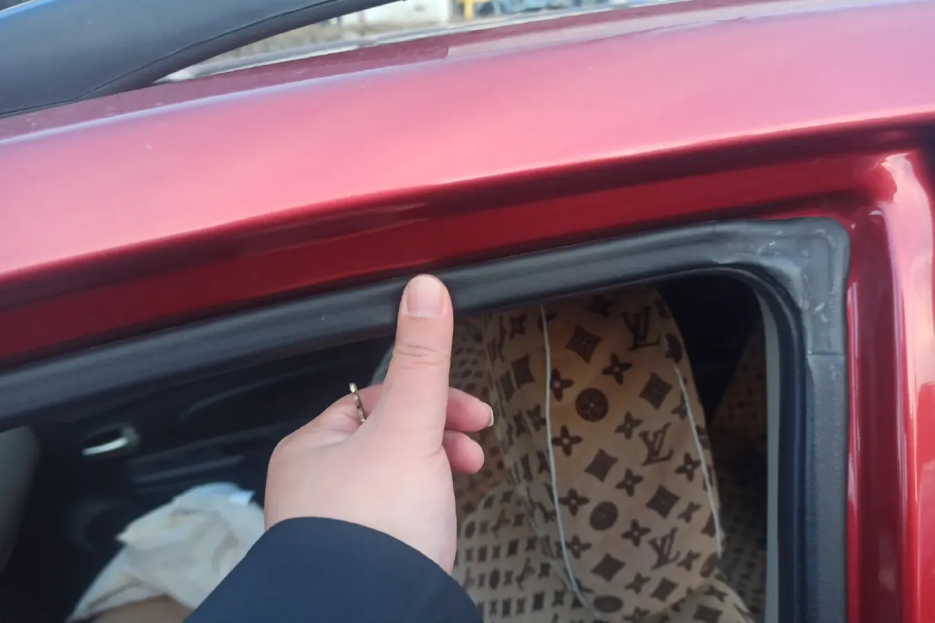 2013 Venucia R50 1.6L 117HP L4 4AT,autocango,china used car exporter,china ev exporter,chinese used car exporter,chinese used ev exporter