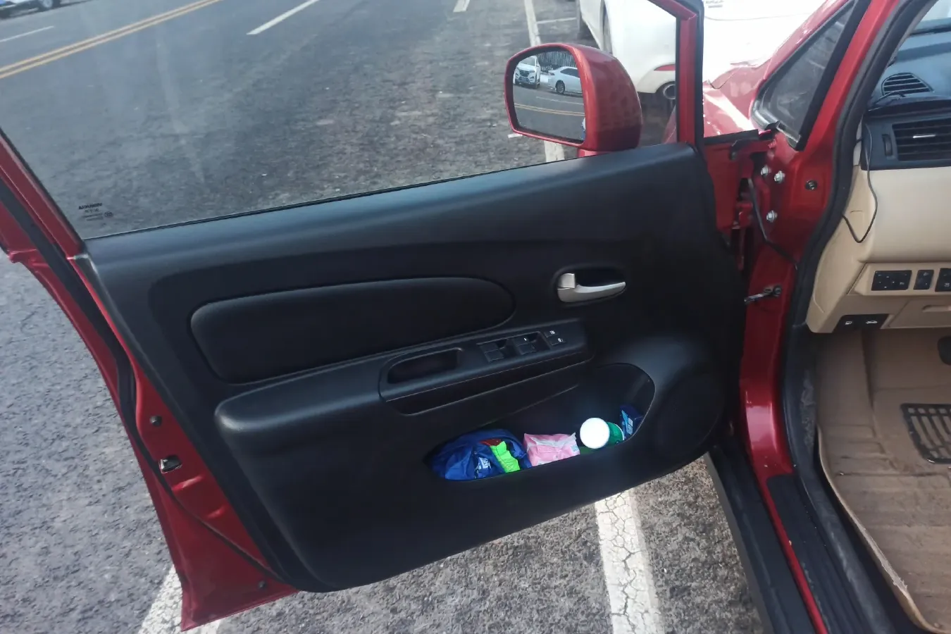 2013 Venucia R50 1.6L 117HP L4 4AT,autocango,china used car exporter,china ev exporter,chinese used car exporter,chinese used ev exporter