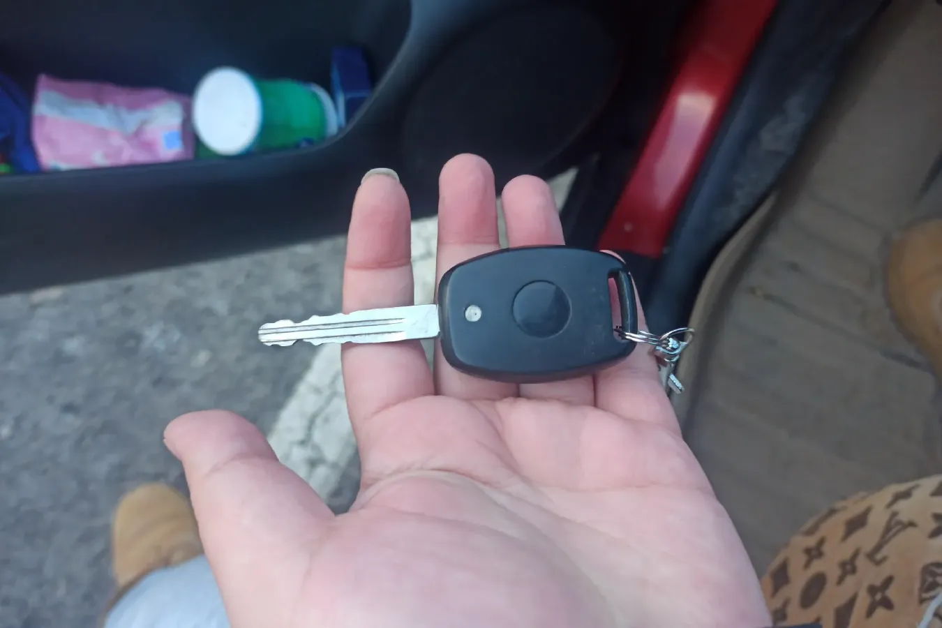 2013 Venucia R50 1.6L 117HP L4 4AT,autocango,china used car exporter,china ev exporter,chinese used car exporter,chinese used ev exporter