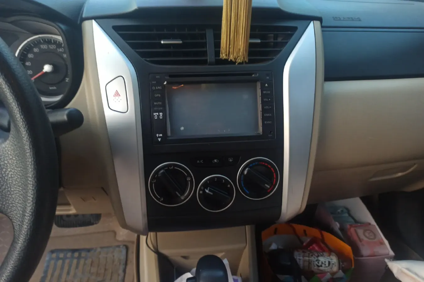 2013 Venucia R50 1.6L 117HP L4 4AT,autocango,china used car exporter,china ev exporter,chinese used car exporter,chinese used ev exporter