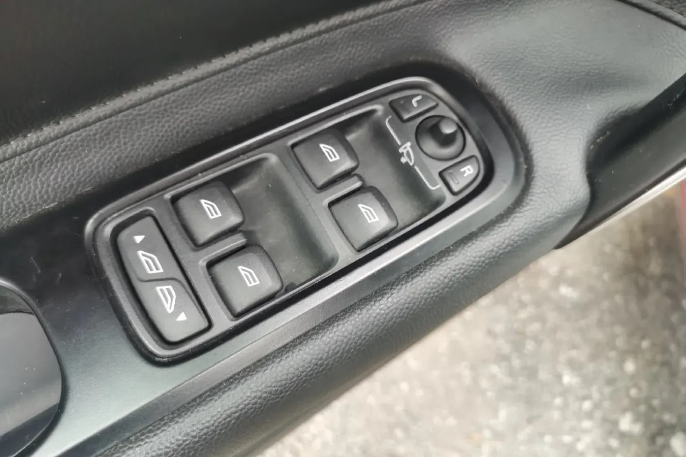 2010 Volvo C70 2.5T 230HP L5 5AT,autocango,china used car exporter,china ev exporter,chinese used car exporter,chinese used ev exporter