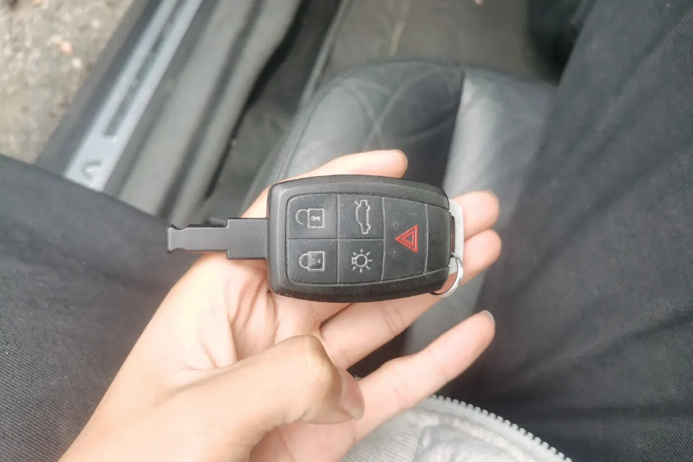 2010 Volvo C70 2.5T 230HP L5 5AT,autocango,china used car exporter,china ev exporter,chinese used car exporter,chinese used ev exporter