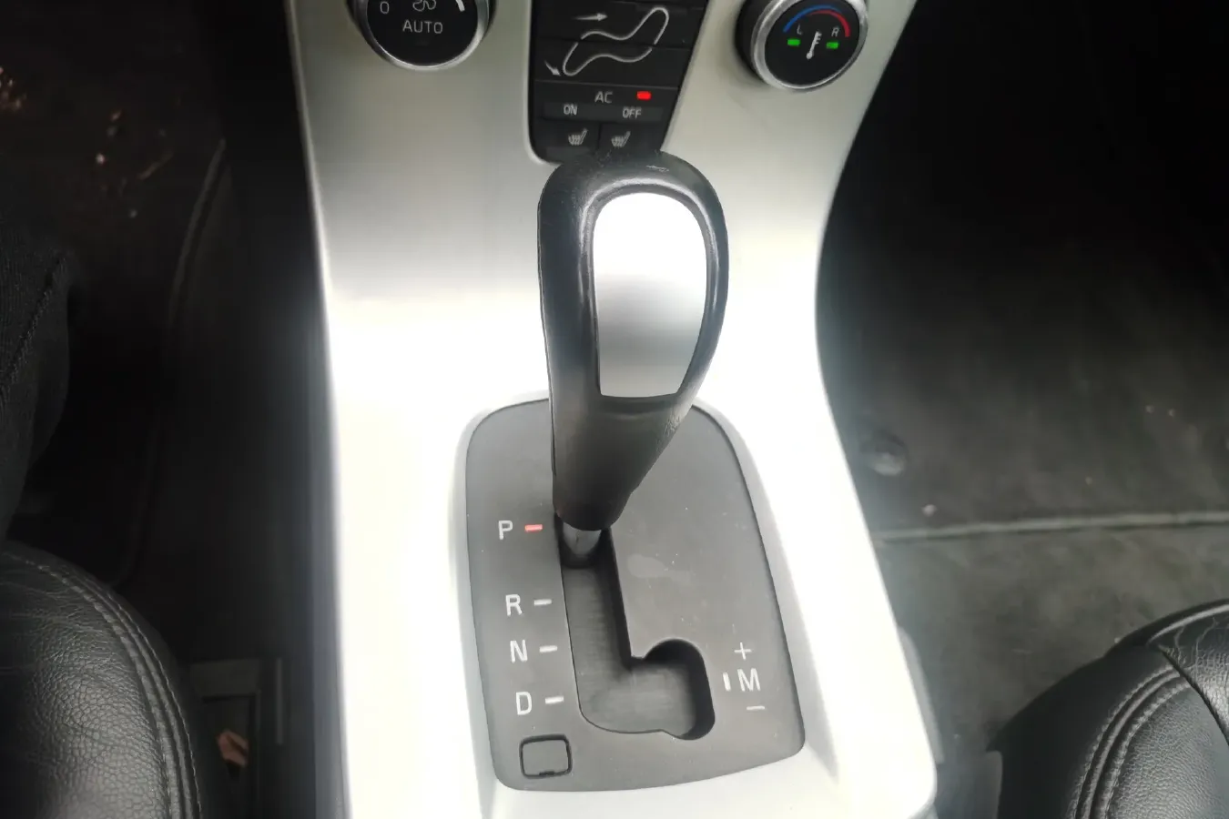 2010 Volvo C70 2.5T 230HP L5 5AT,autocango,china used car exporter,china ev exporter,chinese used car exporter,chinese used ev exporter