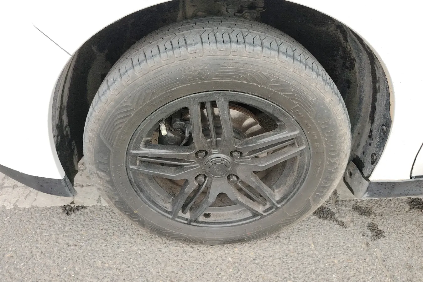 2013 Venucia R50 1.6L 117HP L4 5MT,autocango,china used car exporter,china ev exporter,chinese used car exporter,chinese used ev exporter