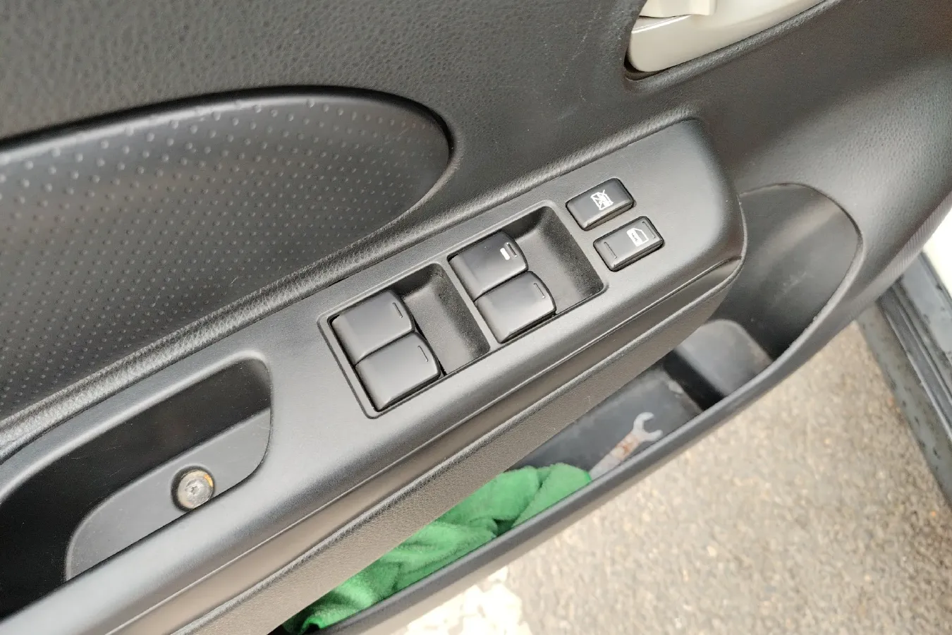 2013 Venucia R50 1.6L 117HP L4 5MT,autocango,china used car exporter,china ev exporter,chinese used car exporter,chinese used ev exporter