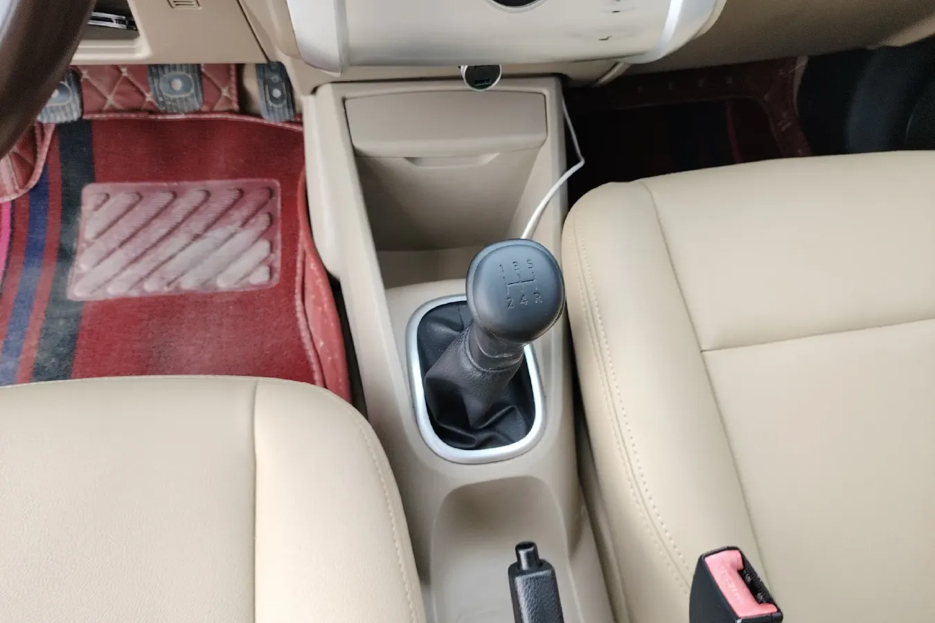 2013 Venucia R50 1.6L 117HP L4 5MT,autocango,china used car exporter,china ev exporter,chinese used car exporter,chinese used ev exporter