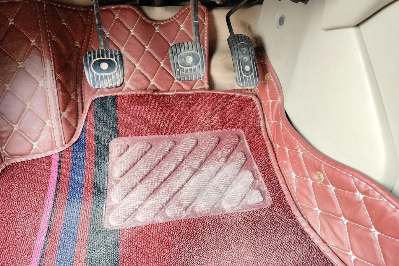 2013 Venucia R50 1.6L 117HP L4 5MT,autocango,china used car exporter,china ev exporter,chinese used car exporter,chinese used ev exporter