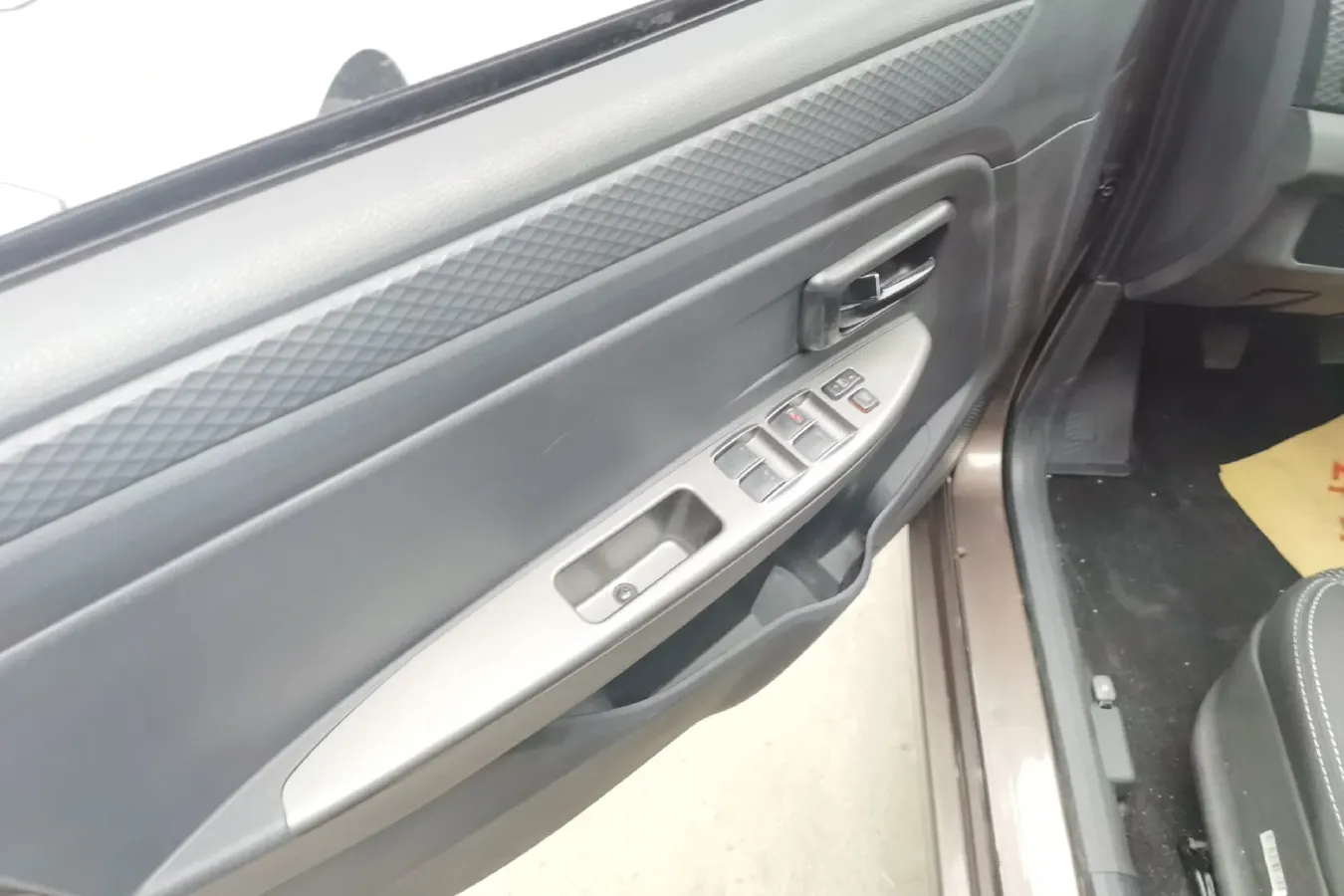 2018 DongFeng Fengon Fengon 330 1.5L 109HP L4 5MT,autocango,china used car exporter,china ev exporter,chinese used car exporter,chinese used ev exporter