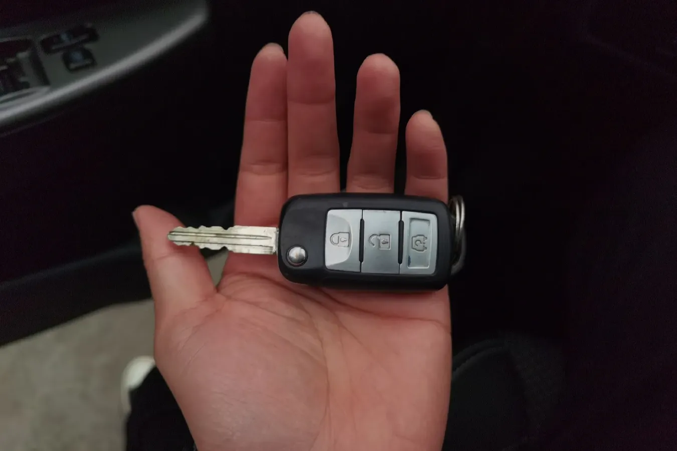 2018 DongFeng Fengon Fengon 330 1.5L 109HP L4 5MT,autocango,china used car exporter,china ev exporter,chinese used car exporter,chinese used ev exporter