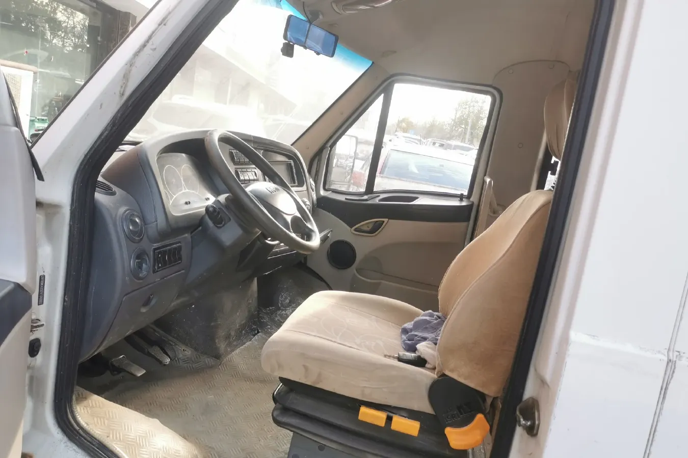 2012 Iveco BaoDi 2.5T 122HP L4 5MT,autocango,china used car exporter,china ev exporter,chinese used car exporter,chinese used ev exporter