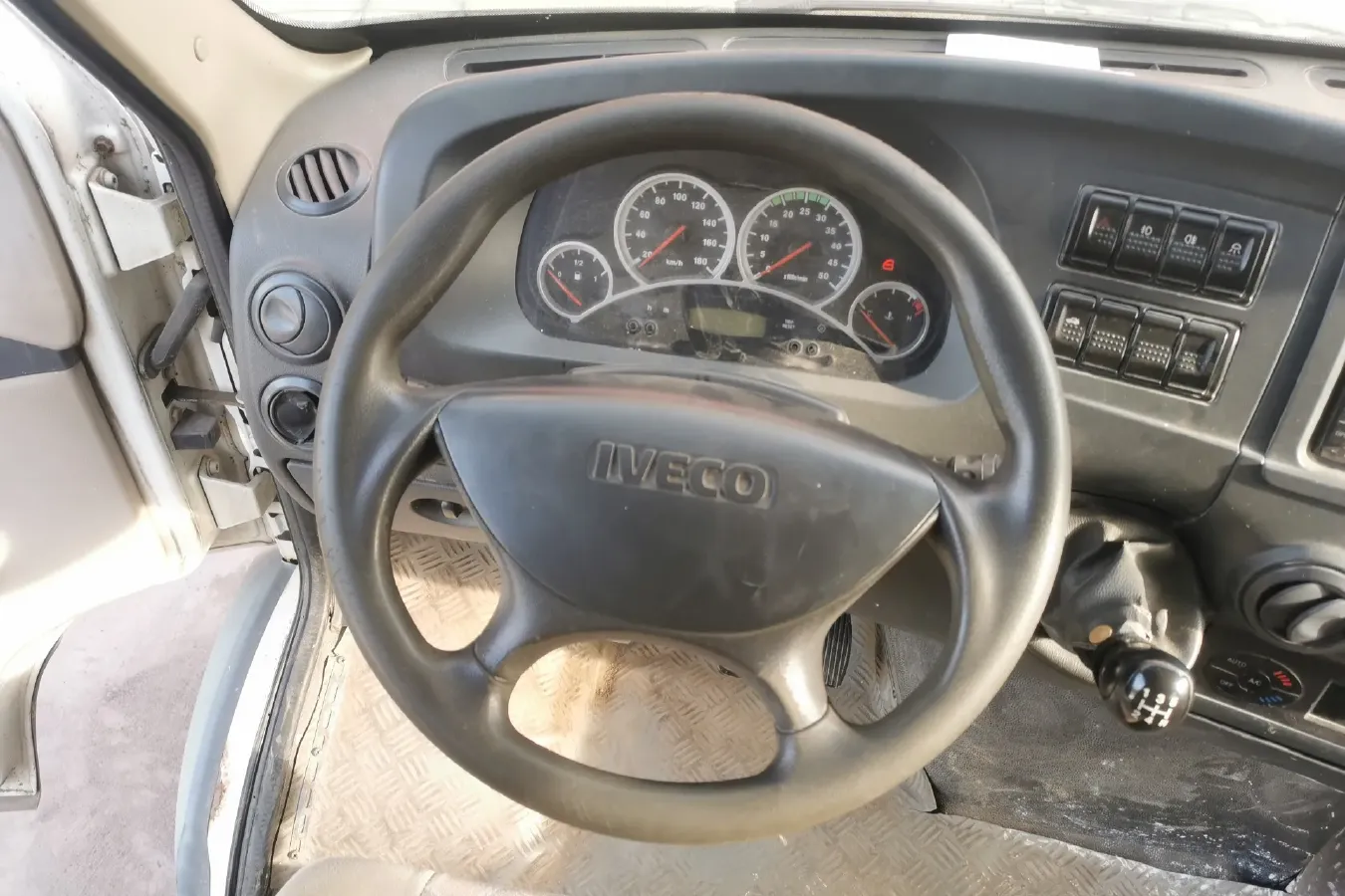 2012 Iveco BaoDi 2.5T 122HP L4 5MT,autocango,china used car exporter,china ev exporter,chinese used car exporter,chinese used ev exporter