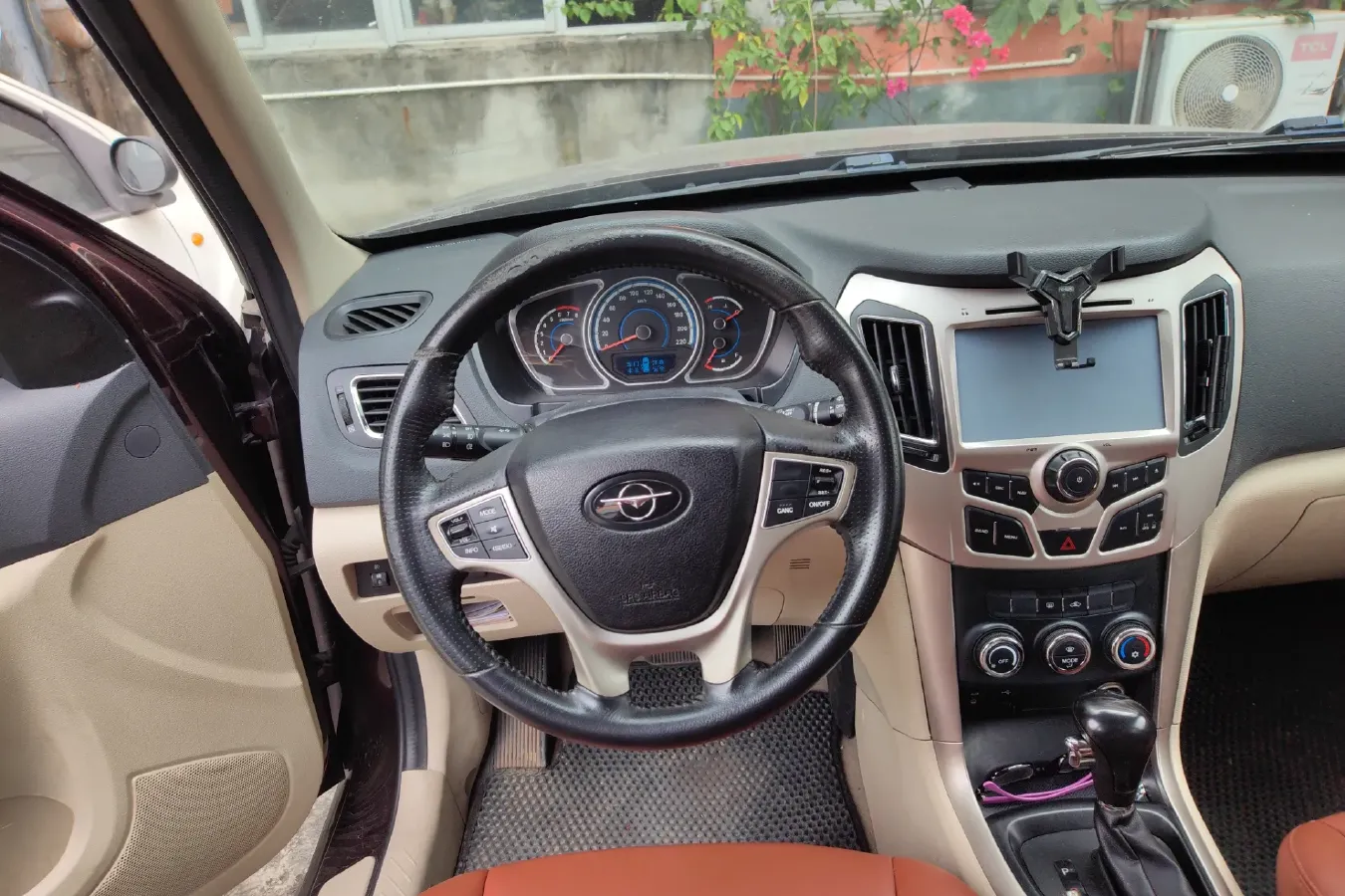 2013 HaiMa S7 2.0L 150HP L4 5AT,autocango,china used car exporter,china ev exporter,chinese used car exporter,chinese used ev exporter