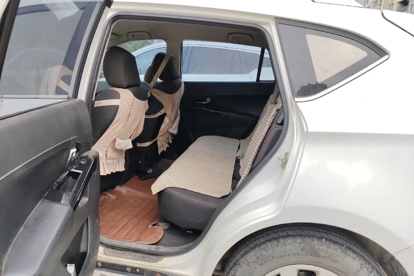 2015 Landwind X5 1.5T 150HP L4 CVT,autocango,china used car exporter,china ev exporter,chinese used car exporter,chinese used ev exporter