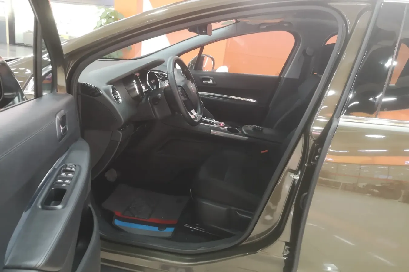 2016 Peugeot 3008 2.0L 147HP L4 6AT,autocango,china used car exporter,china ev exporter,chinese used car exporter,chinese used ev exporter