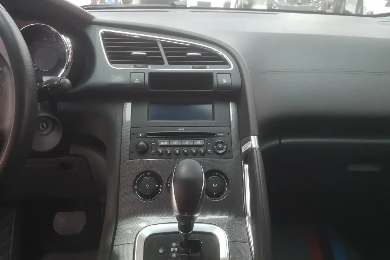 2016 Peugeot 3008 2.0L 147HP L4 6AT,autocango,china used car exporter,china ev exporter,chinese used car exporter,chinese used ev exporter