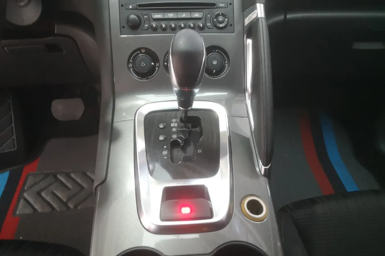 2016 Peugeot 3008 2.0L 147HP L4 6AT,autocango,china used car exporter,china ev exporter,chinese used car exporter,chinese used ev exporter