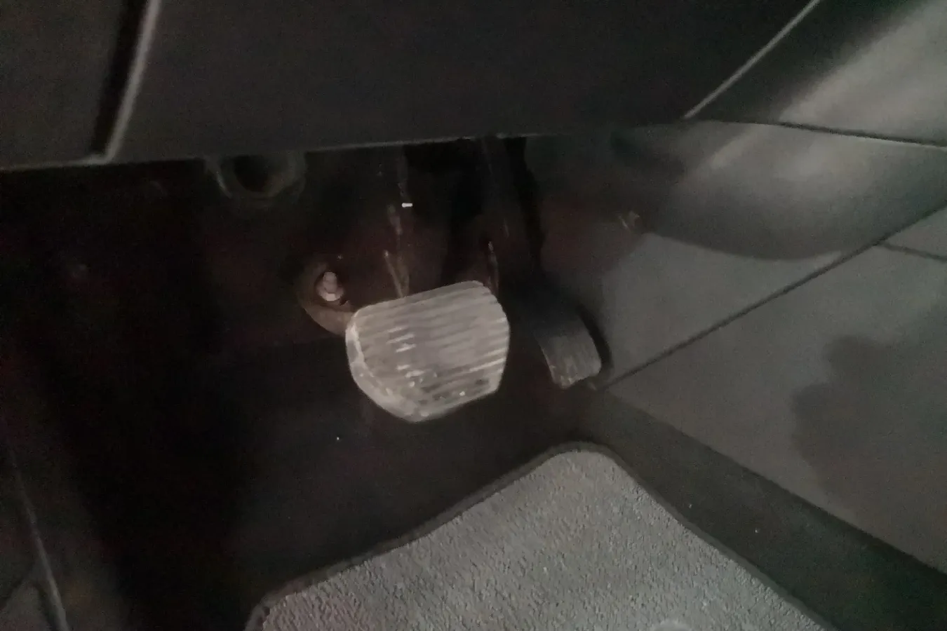 2016 Peugeot 3008 2.0L 147HP L4 6AT,autocango,china used car exporter,china ev exporter,chinese used car exporter,chinese used ev exporter