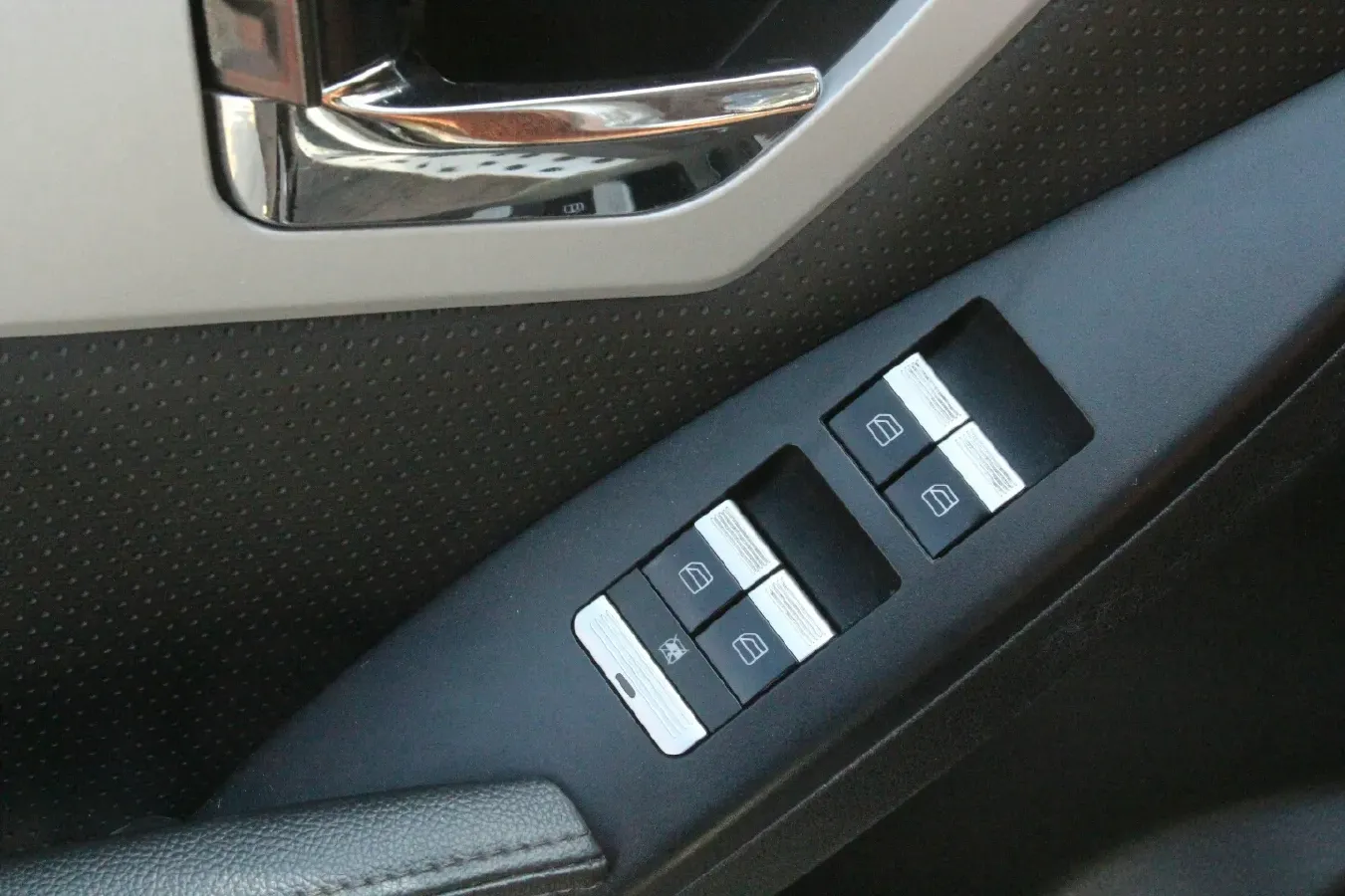 2012 LiFan X60 1.8L 133HP L4 5MT,autocango,china used car exporter,china ev exporter,chinese used car exporter,chinese used ev exporter