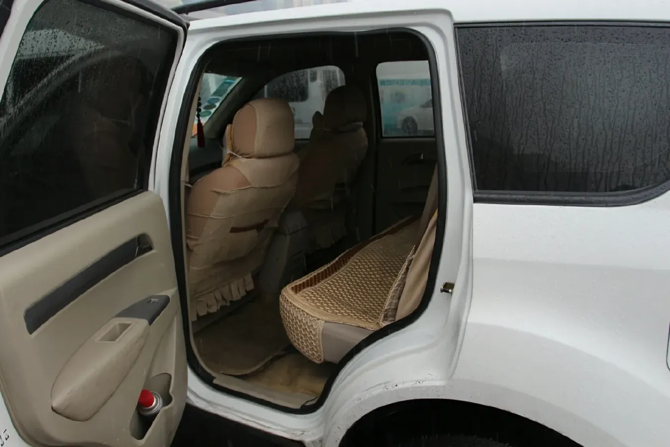 2012 Landwind X8 2.0L 133HP L4 5MT,autocango,china used car exporter,china ev exporter,chinese used car exporter,chinese used ev exporter