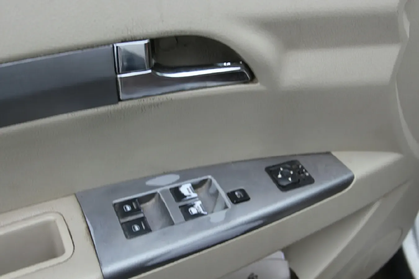 2012 Landwind X8 2.0L 133HP L4 5MT,autocango,china used car exporter,china ev exporter,chinese used car exporter,chinese used ev exporter