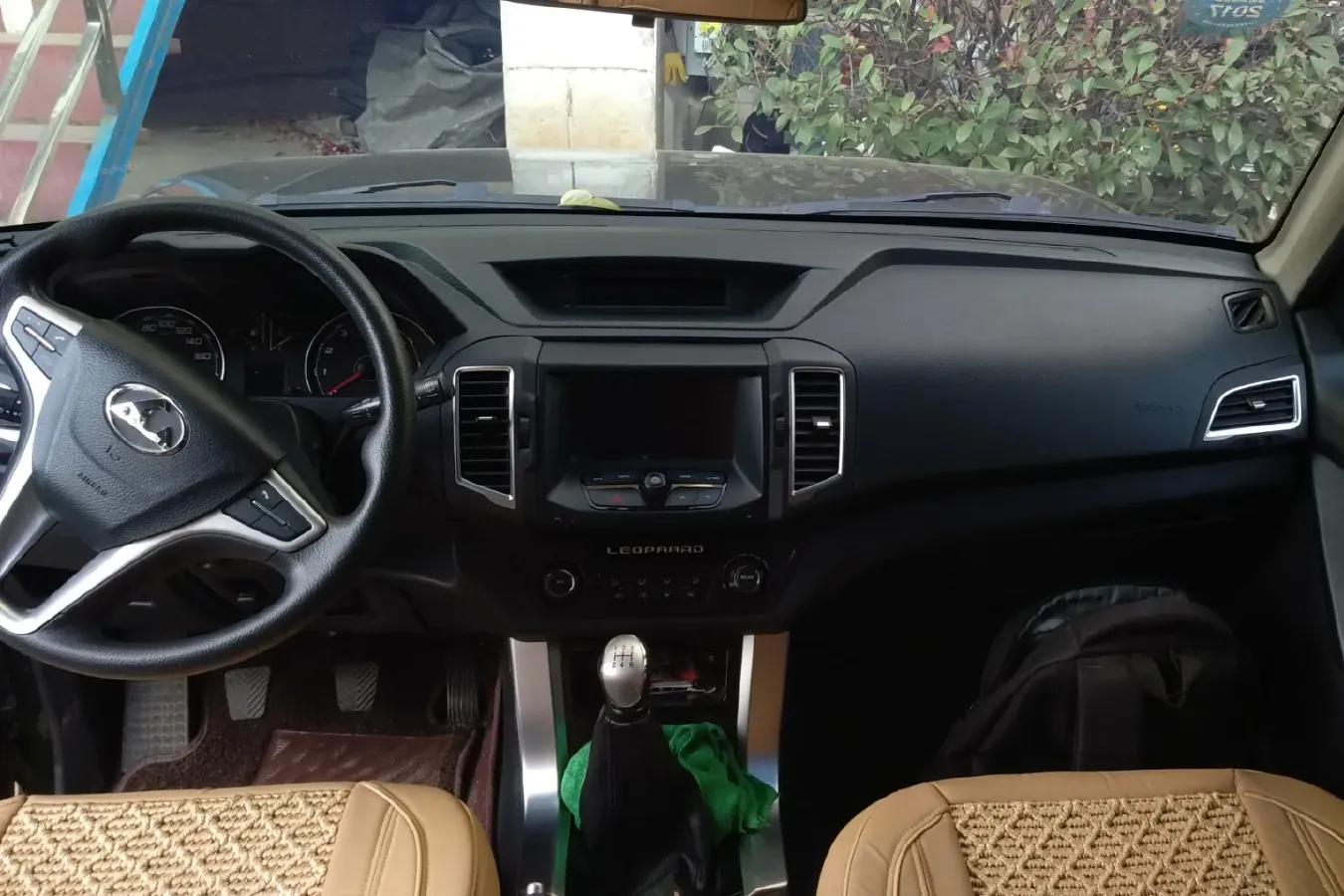 2016 Leopaard Q6 2.4L 147HP L4 5MT,autocango,china used car exporter,china ev exporter,chinese used car exporter,chinese used ev exporter