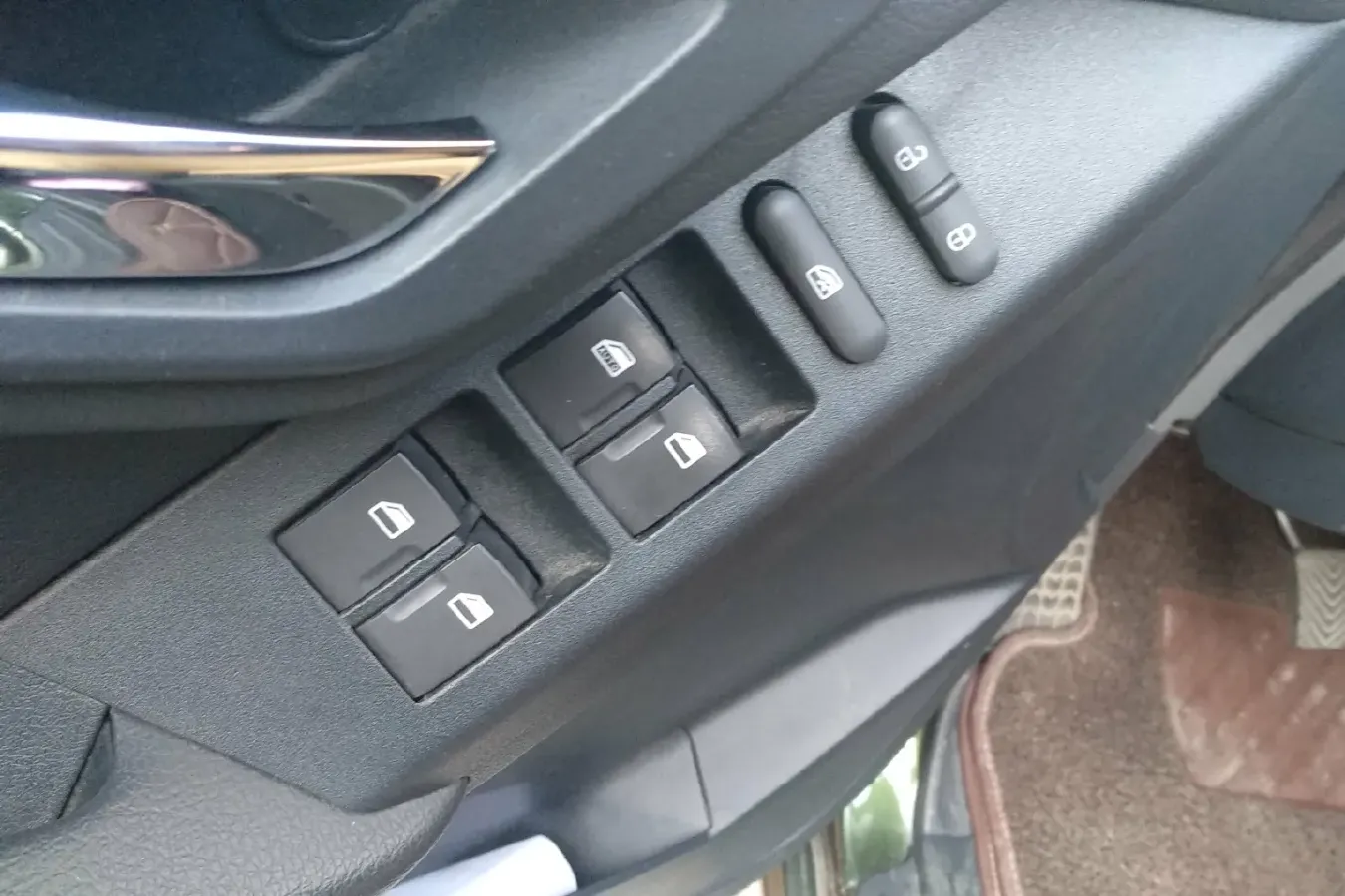 2016 Leopaard Q6 2.4L 147HP L4 5MT,autocango,china used car exporter,china ev exporter,chinese used car exporter,chinese used ev exporter