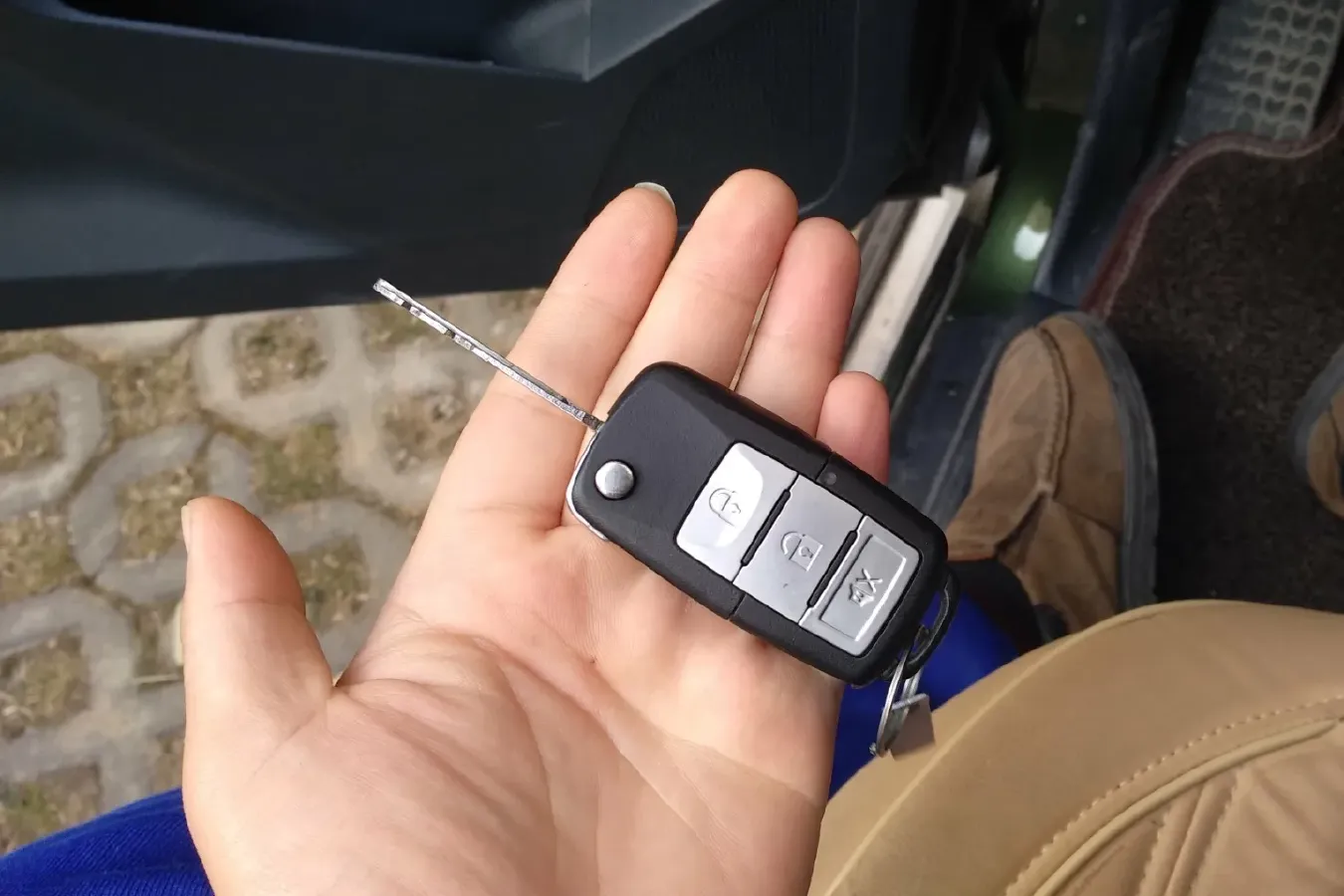 2016 Leopaard Q6 2.4L 147HP L4 5MT,autocango,china used car exporter,china ev exporter,chinese used car exporter,chinese used ev exporter