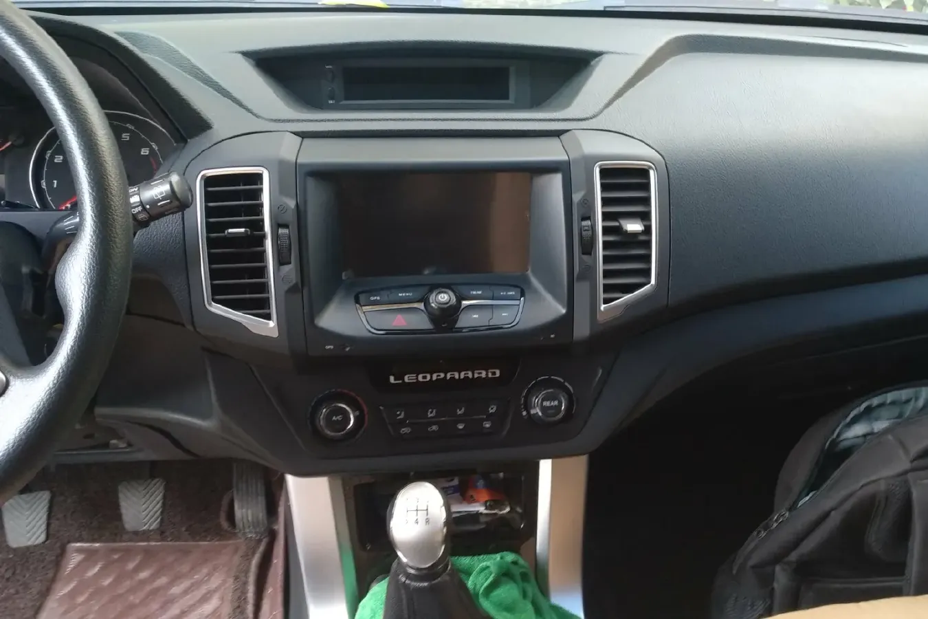 2016 Leopaard Q6 2.4L 147HP L4 5MT,autocango,china used car exporter,china ev exporter,chinese used car exporter,chinese used ev exporter