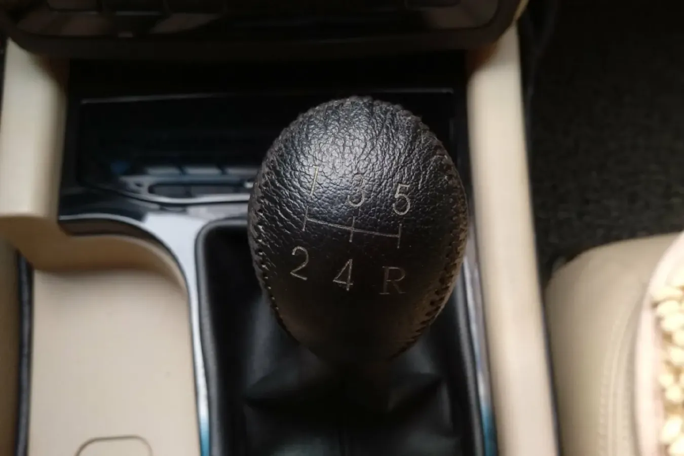 2015 Geely EC8 2.0L 141HP L4 5MT,autocango,china used car exporter,china ev exporter,chinese used car exporter,chinese used ev exporter