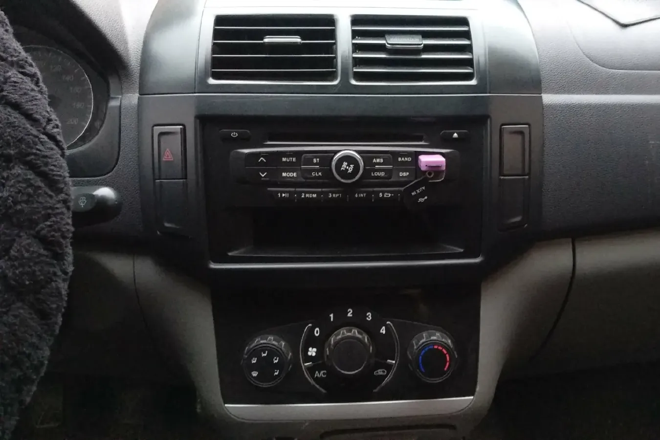 2013 BAIC WeiWang M20 1.5L 102HP L4 5MT,autocango,china used car exporter,china ev exporter,chinese used car exporter,chinese used ev exporter