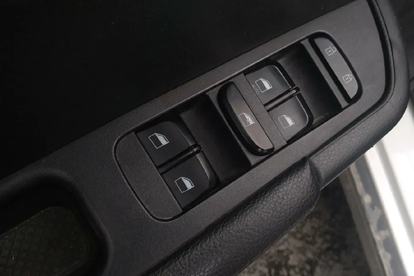 2014 Brilliance Auto V5 1.6L 118HP L4 5MT,autocango,china used car exporter,china ev exporter,chinese used car exporter,chinese used ev exporter