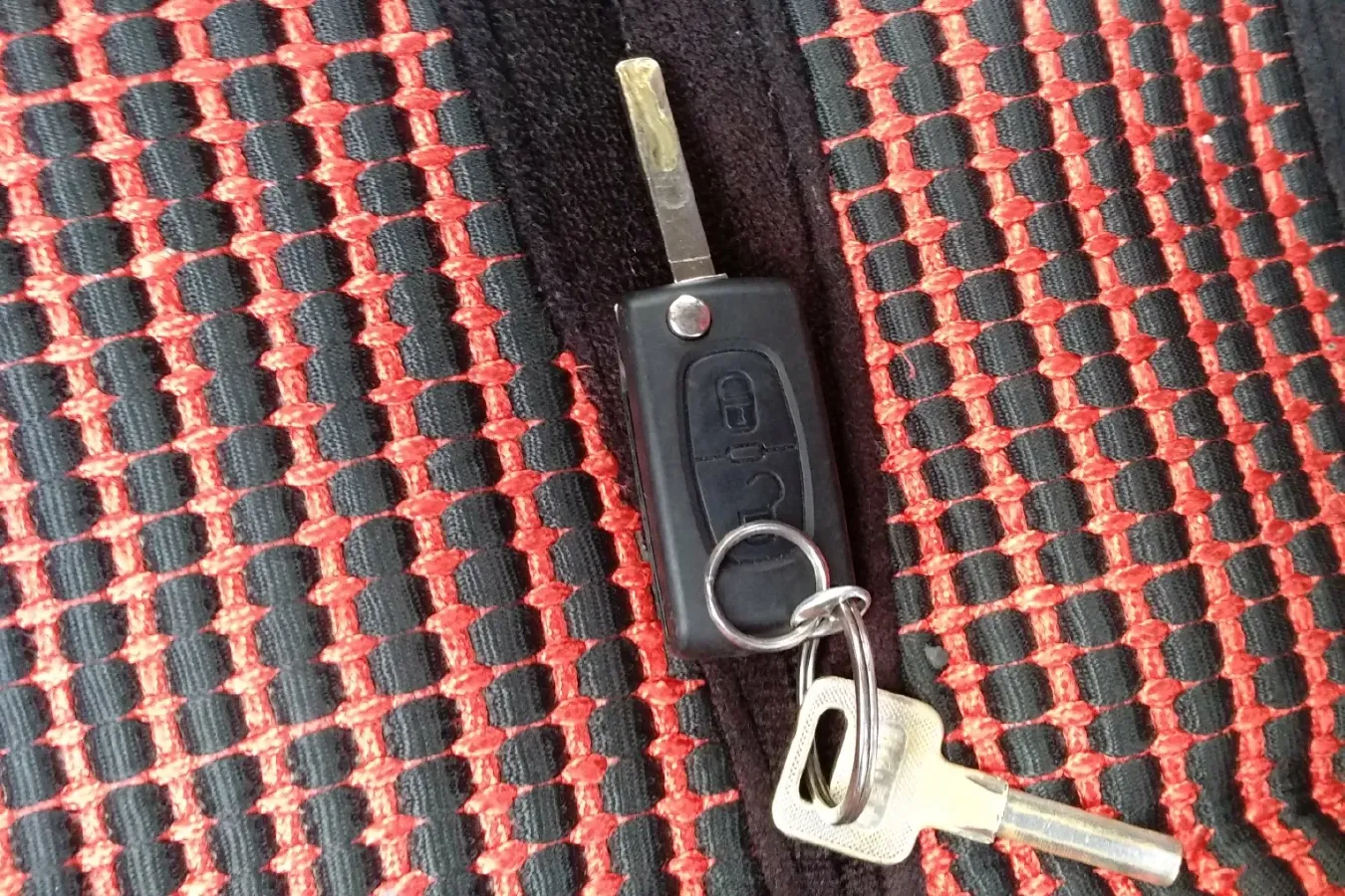 2010 Peugeot 307 1.6L 106HP L4 5MT,autocango,china used car exporter,china ev exporter,chinese used car exporter,chinese used ev exporter