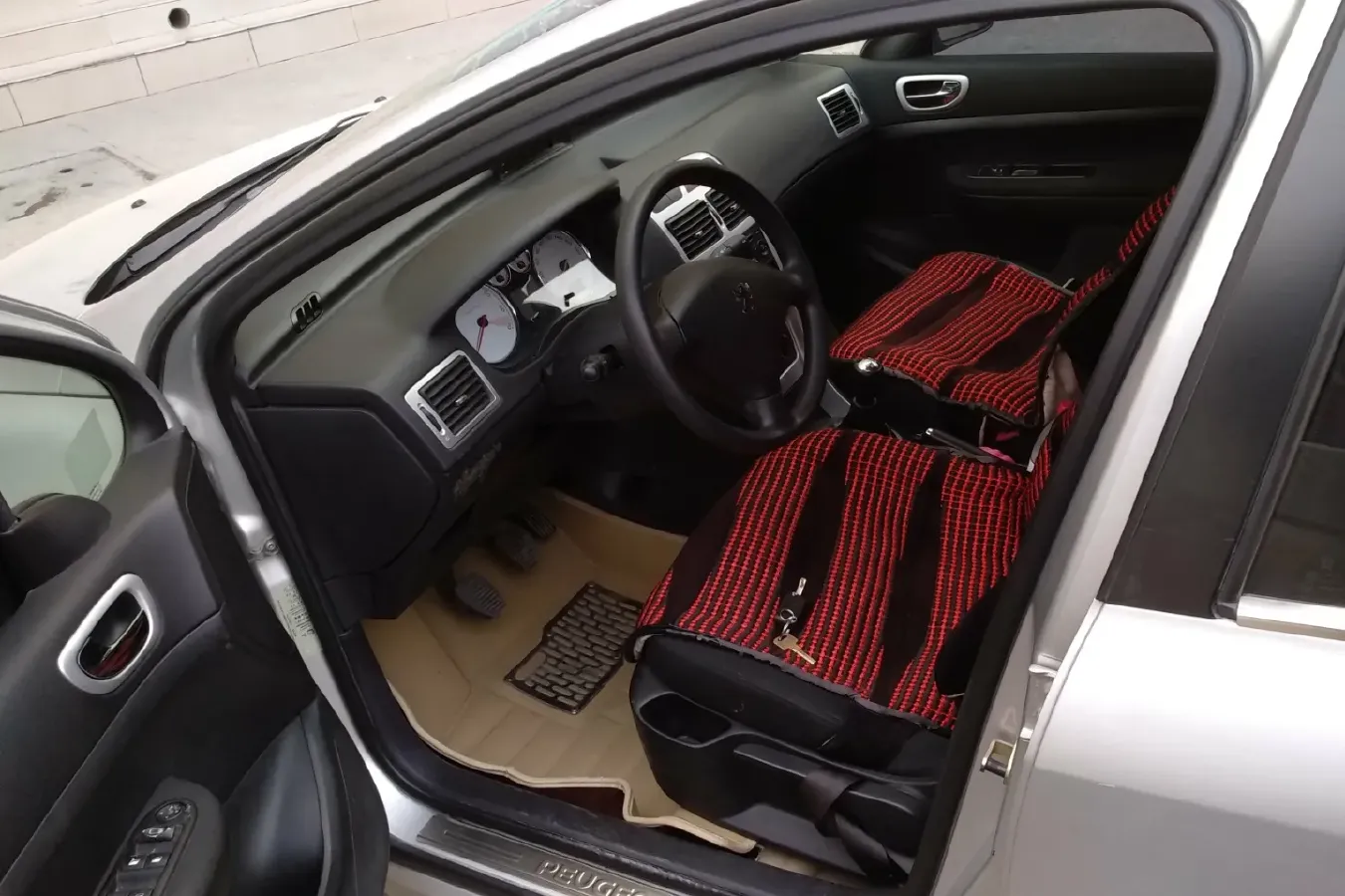 2010 Peugeot 307 1.6L 106HP L4 5MT,autocango,china used car exporter,china ev exporter,chinese used car exporter,chinese used ev exporter