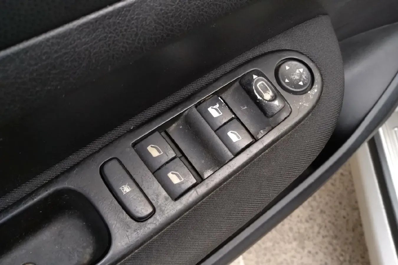 2010 Peugeot 307 1.6L 106HP L4 5MT,autocango,china used car exporter,china ev exporter,chinese used car exporter,chinese used ev exporter