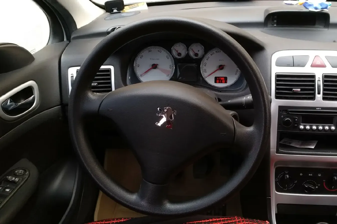 2010 Peugeot 307 1.6L 106HP L4 5MT,autocango,china used car exporter,china ev exporter,chinese used car exporter,chinese used ev exporter