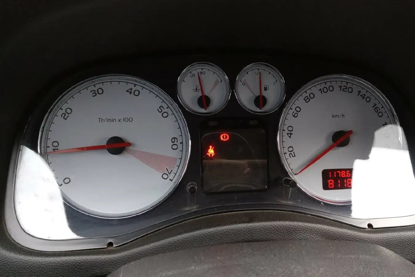 2010 Peugeot 307 1.6L 106HP L4 5MT,autocango,china used car exporter,china ev exporter,chinese used car exporter,chinese used ev exporter