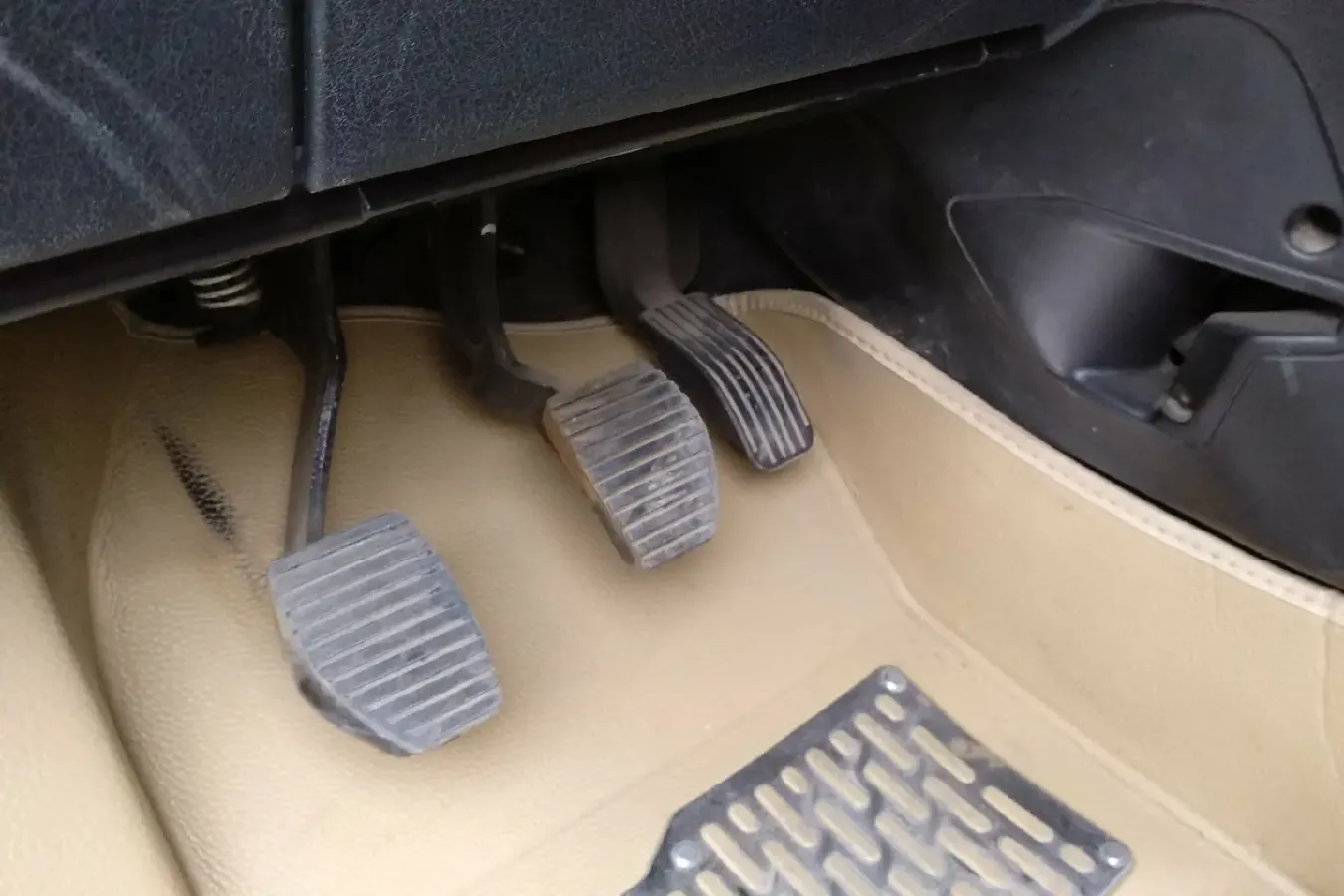 2010 Peugeot 307 1.6L 106HP L4 5MT,autocango,china used car exporter,china ev exporter,chinese used car exporter,chinese used ev exporter